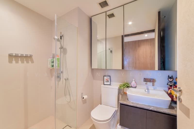 Spottiswoode Residences, 48 Spottiswoode Park Road, 2 Bedrooms, 915 sqft, Condominium For Rent, by Evangeline Yeong, 500082389 - Common Bathroom - PropertyGuru.com.sg