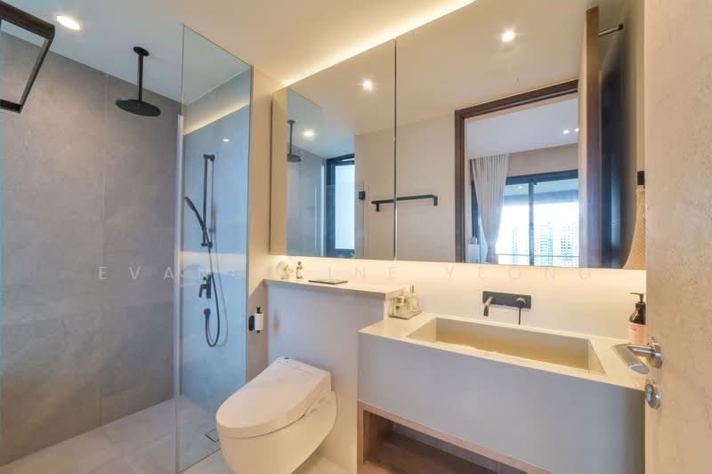 Spottiswoode Residences, 48 Spottiswoode Park Road, 2 Bedrooms, 915 sqft, Condominium For Rent, by Evangeline Yeong, 500082389 - Master Bathroom - PropertyGuru.com.sg