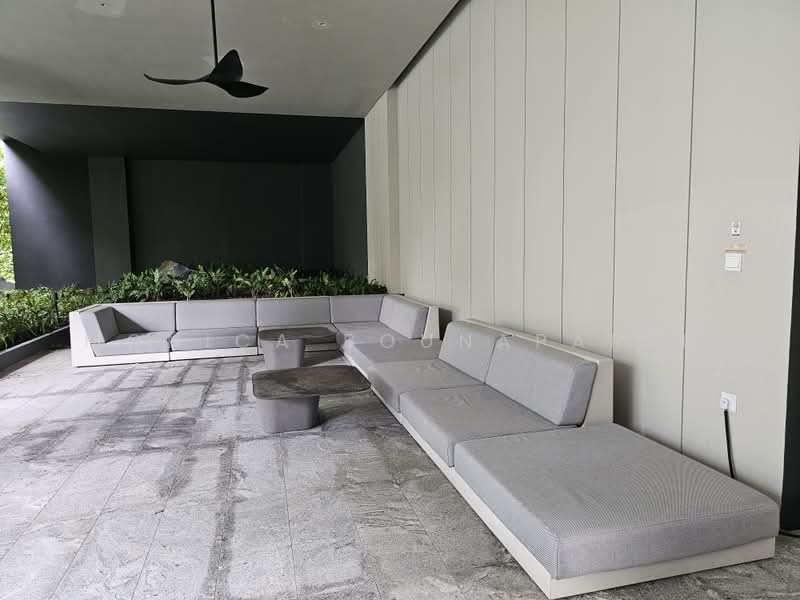Amber Park, 18A Amber Gardens, 2 Bedrooms, 700 sqft, Condominium For Rent, by Monica Bounaparte, 500082396 - Outdoor sitting area - PropertyGuru.com.sg