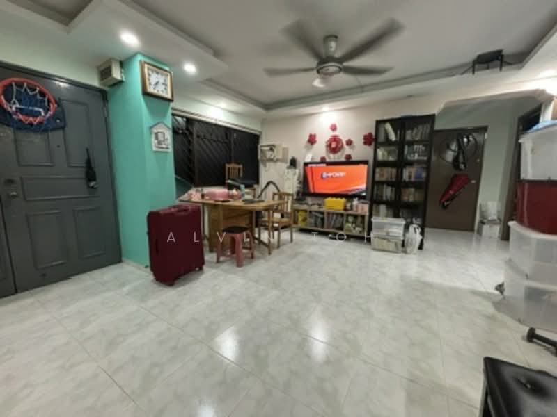 791 Woodlands Avenue 6 HDB Flat For Sale at S$ 565,000 | PropertyGuru Singapore - Living Room