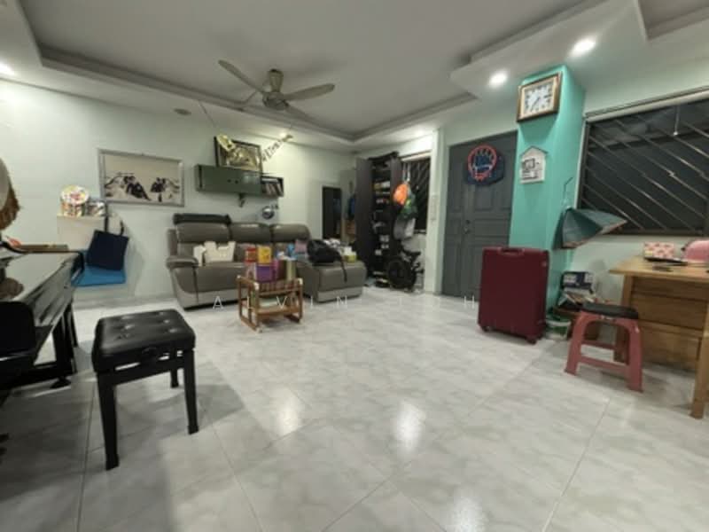 791 Woodlands Avenue 6 HDB Flat For Sale at S$ 565,000 | PropertyGuru Singapore - Living Room