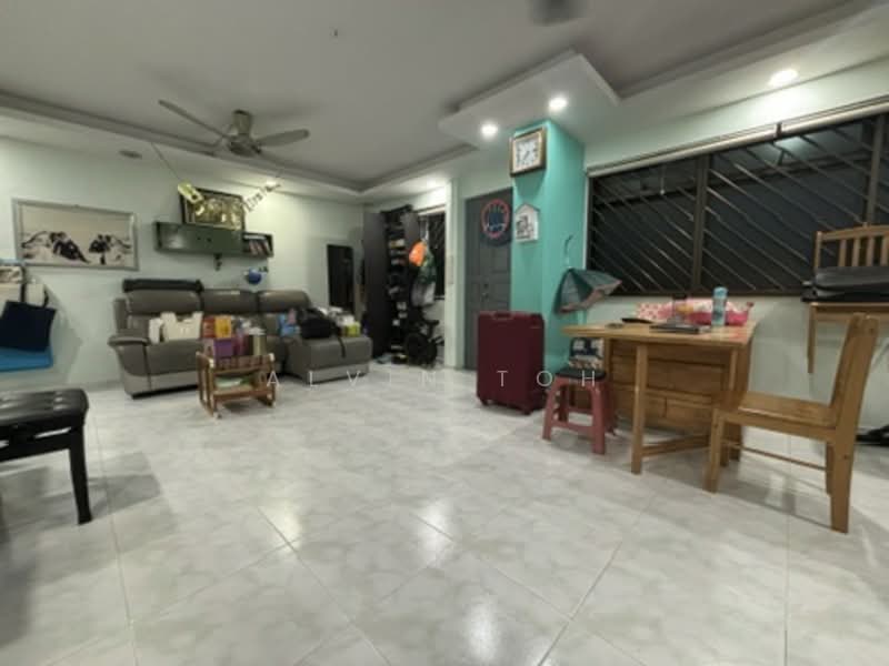 791 Woodlands Avenue 6 HDB Flat For Sale at S$ 565,000 | PropertyGuru Singapore - Living Room