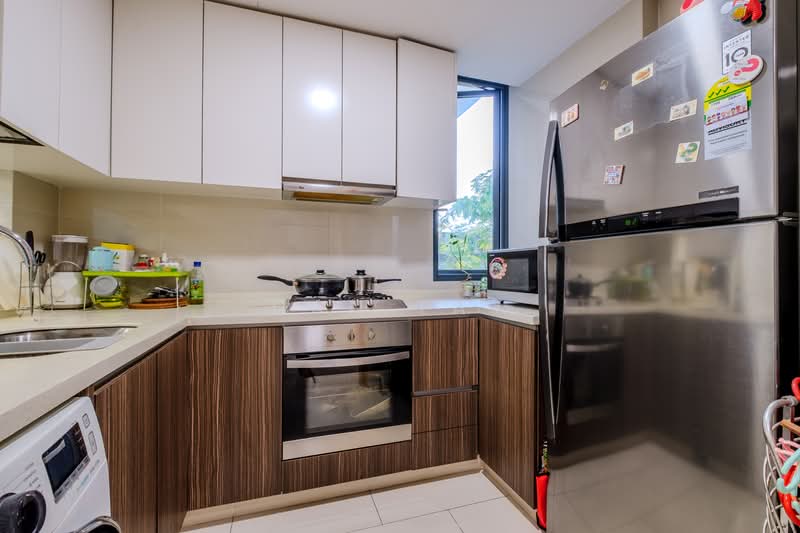 La Fiesta Condominium For Sale at S$ 1,600,000 | PropertyGuru Singapore - Kitchen