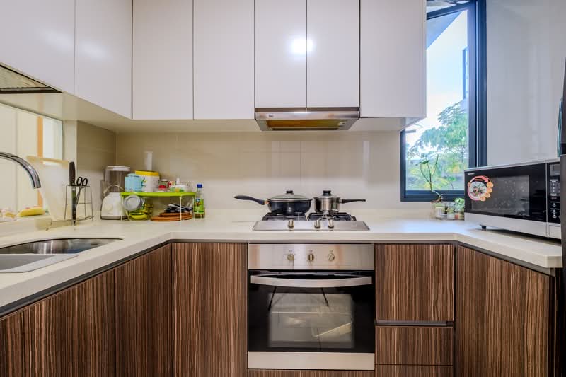 La Fiesta Condominium For Sale at S$ 1,600,000 | PropertyGuru Singapore - Kitchen