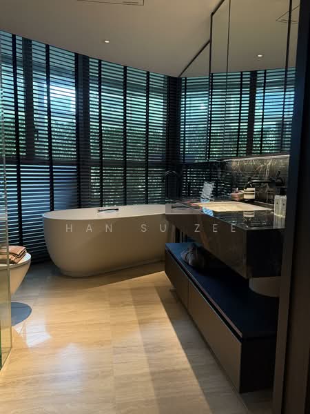 Newport Residences Apartment For Sale at S$ 8,280,000 | PropertyGuru Singapore - Bathroom