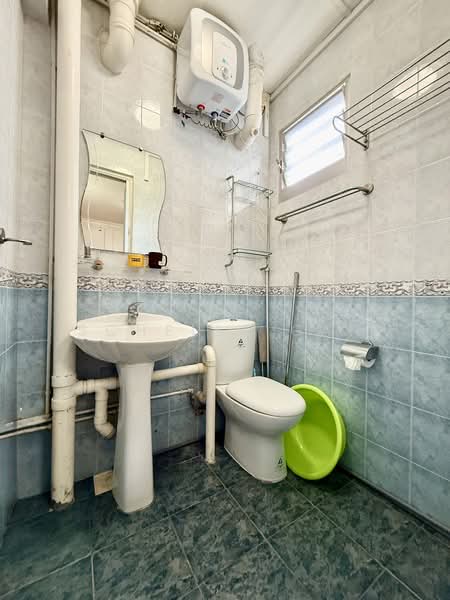 602 Clementi West Street 1, 602 Clementi West Street 1, Room Rental, 150 sqft, HDB Flat For Rent, by Schelle Gan, 500082429 - Bathroom - PropertyGuru.com.sg