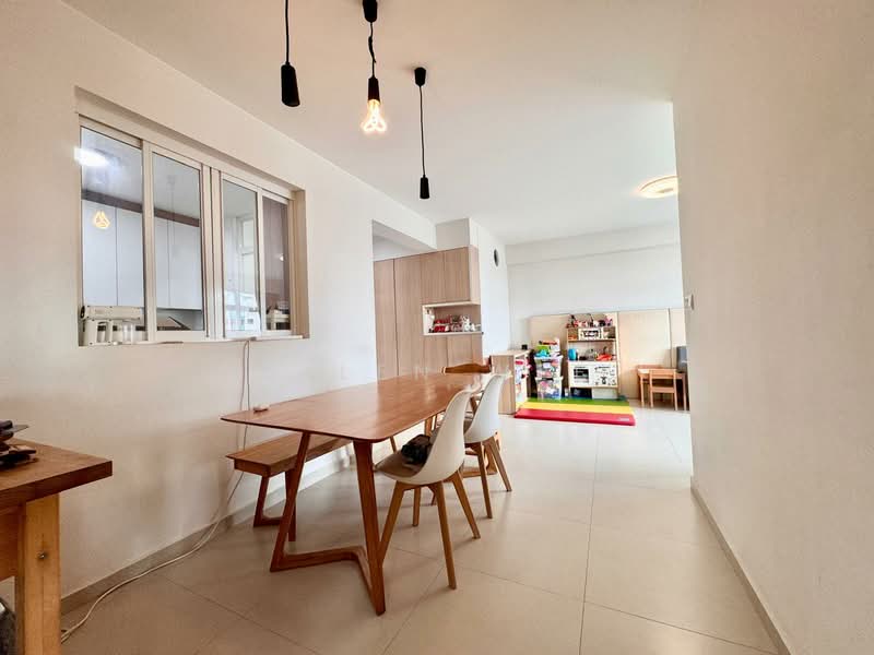 1km to Cedar Pri Sch & Maris Stella, , 3 Bedrooms, 1,001 sqft, HDB Flat For Sale, by Allen Wee, 500082434 - Dining Room - PropertyGuru.com.sg