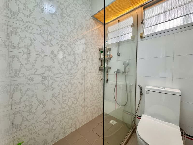 1km to Cedar Pri Sch & Maris Stella, , 3 Bedrooms, 1,001 sqft, HDB Flat For Sale, by Allen Wee, 500082434 - Bathroom - PropertyGuru.com.sg
