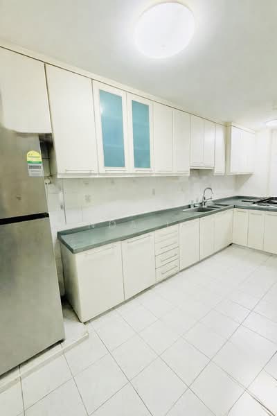 661C Jurong West Street 64 HDB Flat For Sale at S$ 728,000 | PropertyGuru Singapore - Kitchen