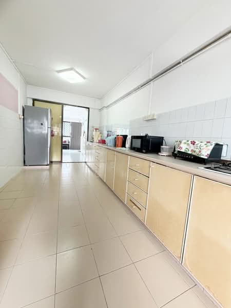 437 Yishun Avenue 6 HDB Flat For Sale at S$ 560,000 | PropertyGuru Singapore - Kitchen