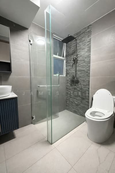 Northoaks Condominium For Sale at S$ 1,300,000 | PropertyGuru Singapore - Bathroom