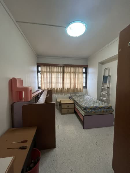 153 Lorong 2 Toa Payoh HDB Flat For Sale at S$ 1,000,000 | PropertyGuru Singapore - Bedroom