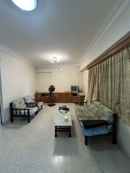 153 Lorong 2 Toa Payoh HDB Flat For Sale at S$ 1,000,000 | PropertyGuru Singapore - Living Room