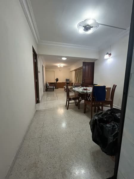 153 Lorong 2 Toa Payoh HDB Flat For Sale at S$ 1,000,000 | PropertyGuru Singapore - Corridor