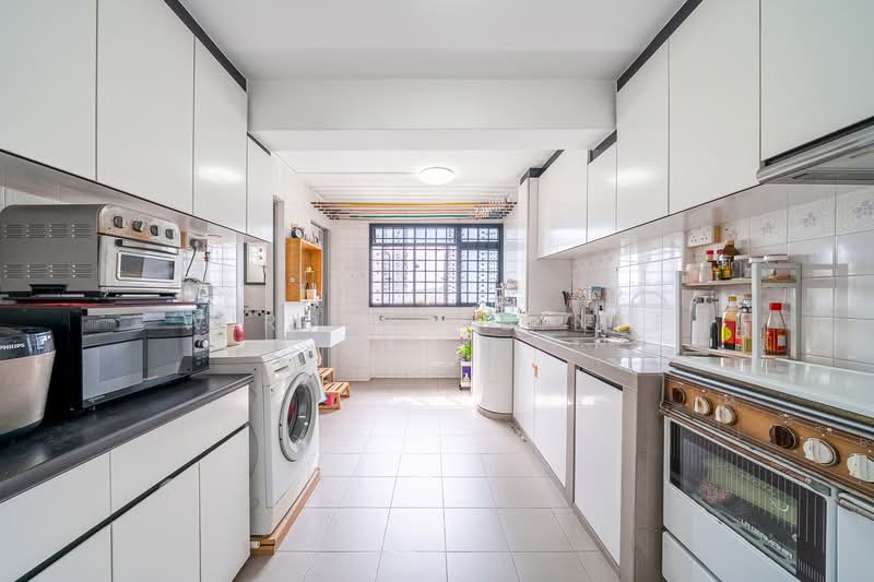 3 Saint George's Road HDB Flat For Sale at S$ 520,000 | PropertyGuru Singapore - Kitchen