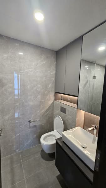 Irwell Hill Residences Condominium For Sale at S$ 2,100,000 | PropertyGuru Singapore - Bathroom