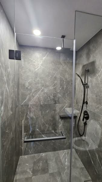 Irwell Hill Residences Condominium For Sale at S$ 2,100,000 | PropertyGuru Singapore - Bathroom