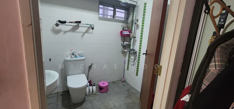 452 Yishun Ring Road HDB Flat For Sale at S$ 468,888 | PropertyGuru Singapore - Bathroom