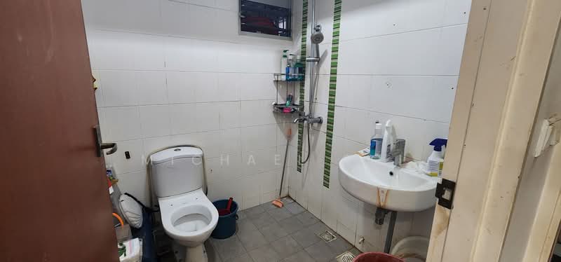 452 Yishun Ring Road HDB Flat For Sale at S$ 468,888 | PropertyGuru Singapore - Bathroom