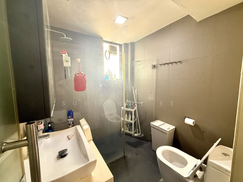 Pinevale Condominium For Sale at S$ 1,800,000 | PropertyGuru Singapore - Bathroom
