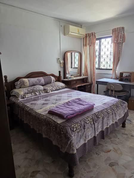 524 Ang Mo Kio Avenue 5 HDB Flat For Sale at S$ 620,000 | PropertyGuru Singapore - Bedroom