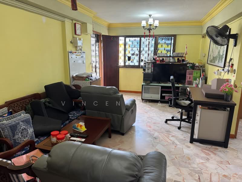 524 Ang Mo Kio Avenue 5 HDB Flat For Sale at S$ 620,000 | PropertyGuru Singapore - Living Room