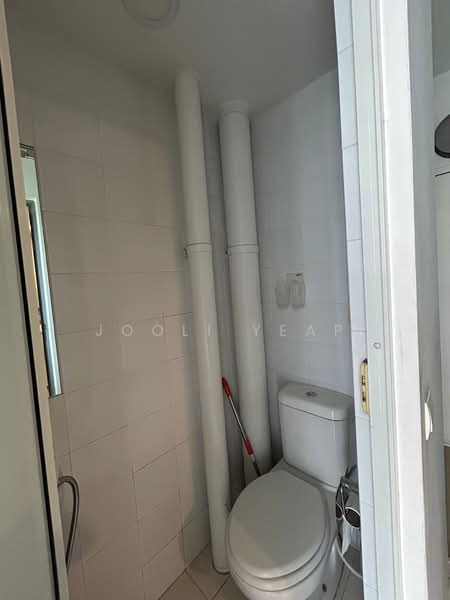 A Treasure Trove, 64 Punggol Walk, 3 Bedrooms, 1,044 sqft, Condominium For Rent, by Jooli Yeap, 500082566 - Bathroom - PropertyGuru.com.sg