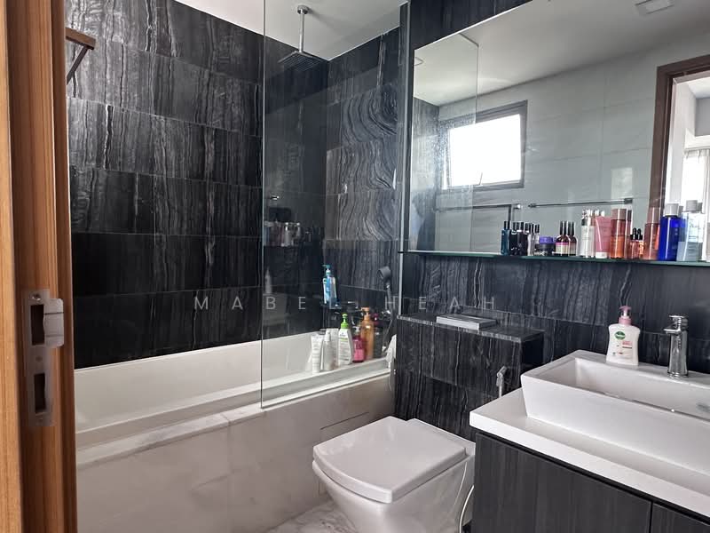 Vista Residences, 26 Jalan Datoh, 3 Bedrooms, 1,216 sqft, Condominium For Rent, by Mabel Heah, 500082569 - Bathroom - PropertyGuru.com.sg