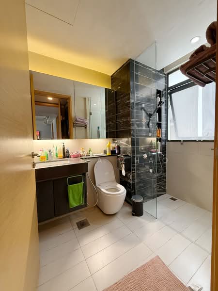 Hedges Park Condominium Condominium For Sale at S$ 1,350,000 | PropertyGuru Singapore - Bathroom