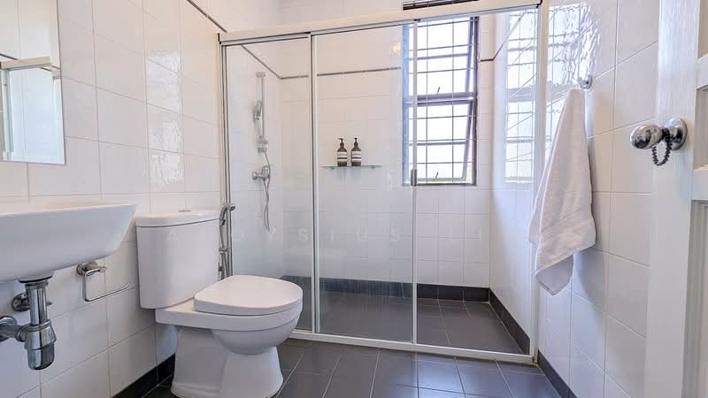 Lengkok Mariam, , 6 Bedrooms, 3,800 sqft, Detached House For Rent, by Aloysius Lim, 500082606 - Bathroom - PropertyGuru.com.sg