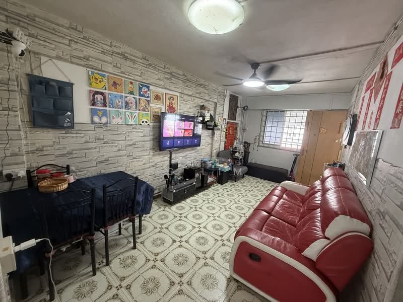 321 Hougang Avenue 5 HDB Flat For Sale at S$ 450,000 | PropertyGuru Singapore - Living Room