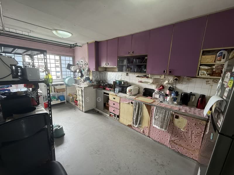 321 Hougang Avenue 5 HDB Flat For Sale at S$ 450,000 | PropertyGuru Singapore - Kitchen