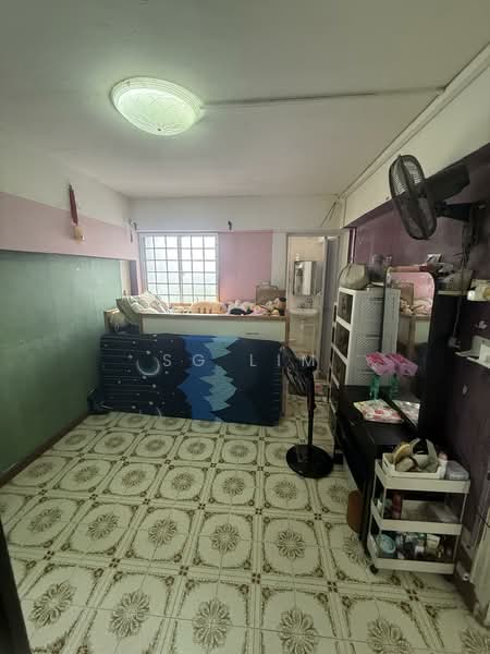 321 Hougang Avenue 5 HDB Flat For Sale at S$ 450,000 | PropertyGuru Singapore - Bedroom