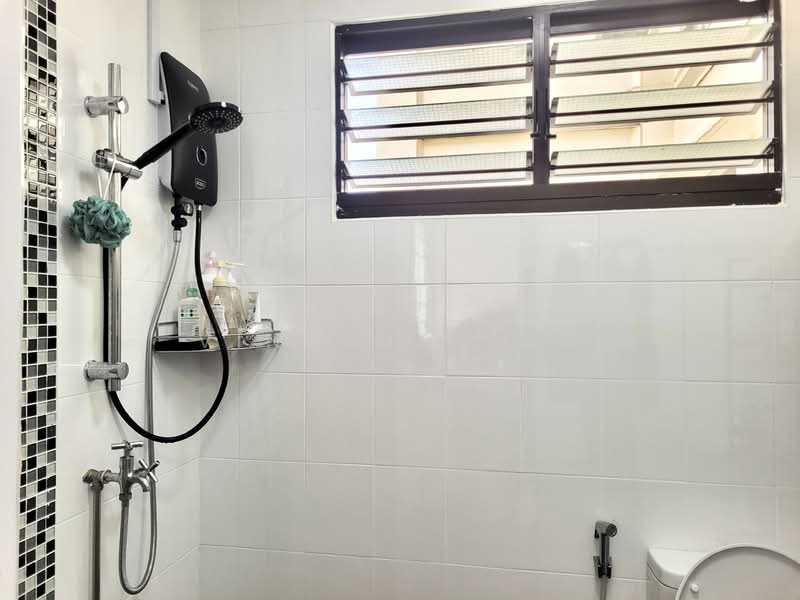 122 Bedok Reservoir Road, 122 Bedok Reservoir Road, 3 Bedrooms, 904 sqft, HDB Flat For Rent, by Vincent Ong, 500082625 - Common Bathroom - PropertyGuru.com.sg