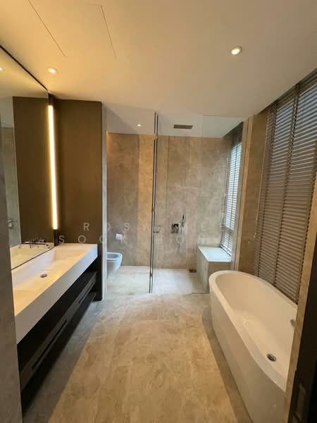 Leedon Residence, 6 Leedon Heights, 3 Bedrooms, 2,110 sqft, Condominium For Rent, by Rosa Mee Sook Hong Ciupa, 500082626 - master Bathroom - PropertyGuru.com.sg
