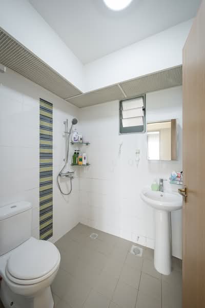 679B Punggol Drive HDB Flat For Sale at S$ 930,000 | PropertyGuru Singapore - Bathroom