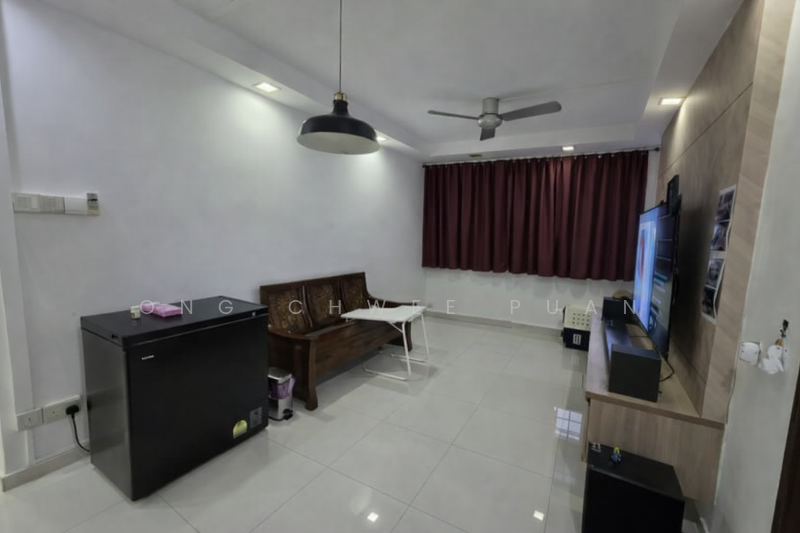 873 Yishun Street 81 HDB Flat For Sale at S$ 648,800 | PropertyGuru Singapore - Living Room