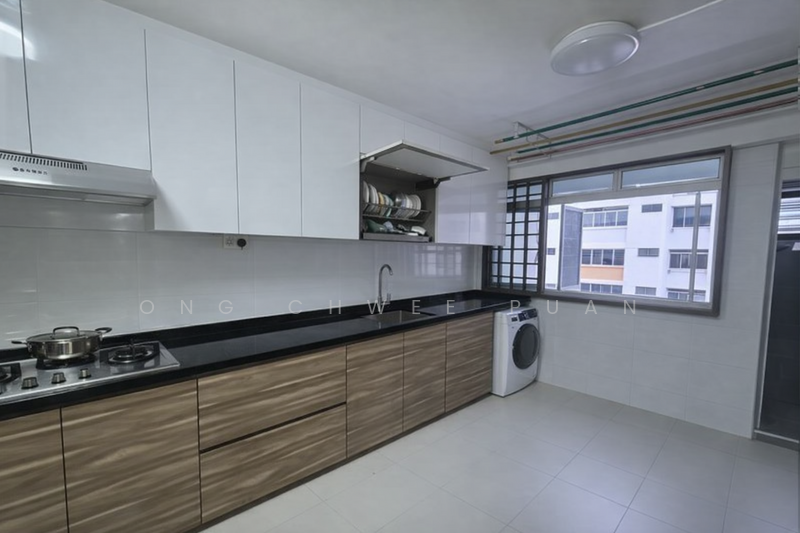 873 Yishun Street 81 HDB Flat For Sale at S$ 648,800 | PropertyGuru Singapore - Kitchen