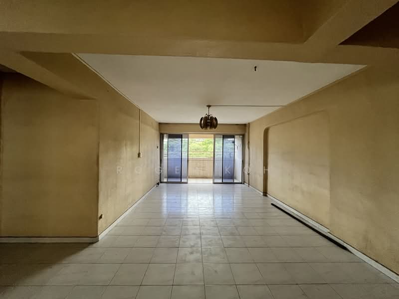 289 Tampines Street 22, 289 Tampines Street 22, 3 Bedrooms, 1,302 sqft, HDB Flat For Sale, by Roger Koh, 500082649 - Balcony - PropertyGuru.com.sg