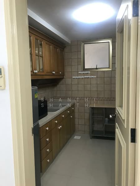 City Fringe Enbloc Potential 2 bed Ensuite Apartment For Sale at S$ 1,499,999 | PropertyGuru Singapore - Kitchen