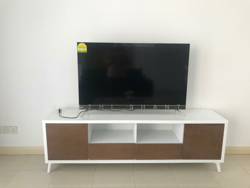 City Fringe Enbloc Potential 2 bed Ensuite Apartment For Sale at S$ 1,499,999 | PropertyGuru Singapore - Living Room