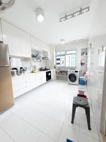 102A Punggol Field HDB Flat For Sale at S$ 699,000 | PropertyGuru Singapore - Kitchen