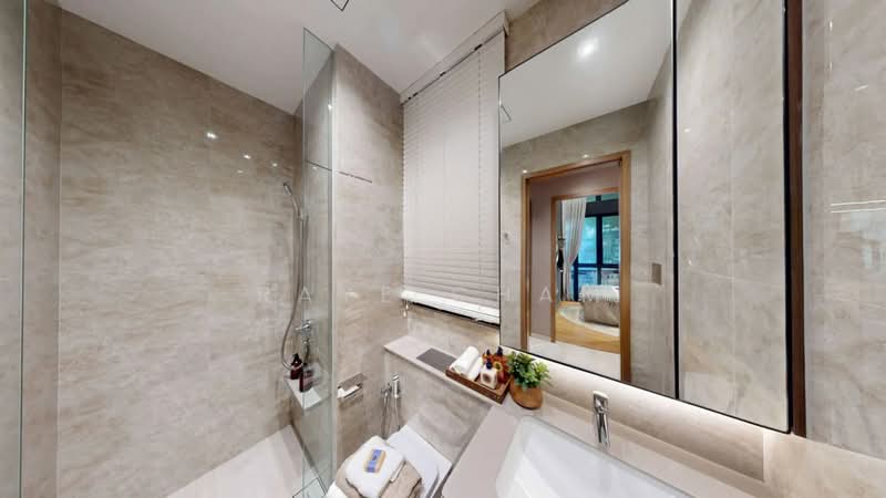 Lentoria Condominium For Sale at S$ 2,980,000 | PropertyGuru Singapore - Bathroom