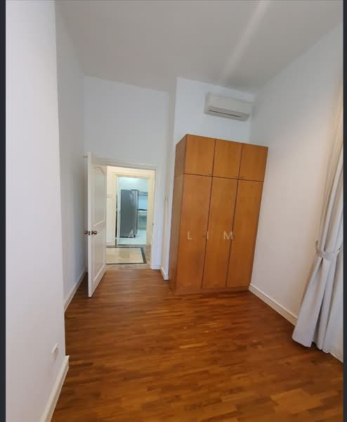 Leonie Condotel, 2 Leonie Hill Road, 2 Bedrooms, 861 sqft, Condominium For Rent, by Ray Lim, 500082668 - Bedroom - PropertyGuru.com.sg