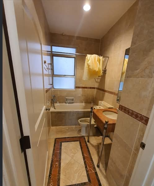 Leonie Condotel, 2 Leonie Hill Road, 2 Bedrooms, 861 sqft, Condominium For Rent, by Ray Lim, 500082668 - Bathroom - PropertyGuru.com.sg