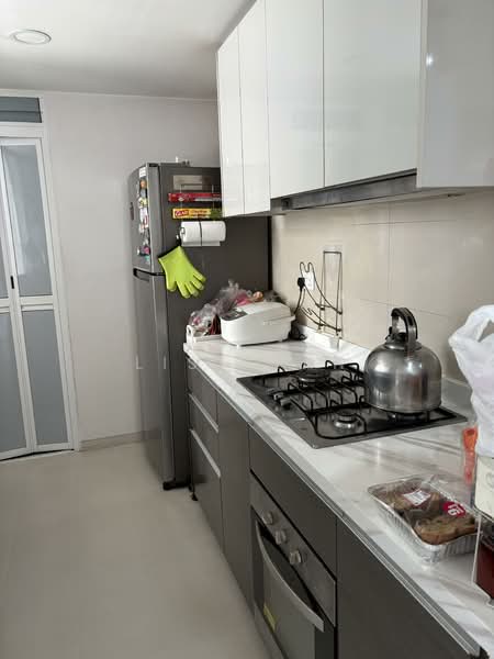 Twin Fountains Executive Condominium For Sale at S$ 1,480,000 | PropertyGuru Singapore - Kitchen