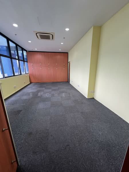 Tradehub 21, 8 Boon Lay Way, 1,647 sqft, Light Industrial (B1) For Rent, by Rachel ng, 500082711 - Interior - CommercialGuru.com.sg