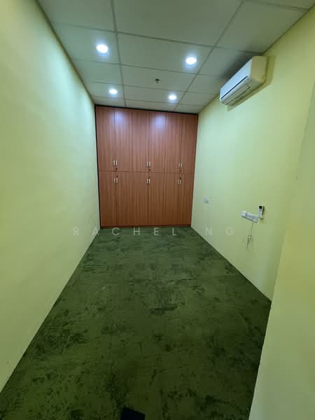 Tradehub 21, 8 Boon Lay Way, 1,647 sqft, Light Industrial (B1) For Rent, by Rachel ng, 500082711 - CommercialGuru.com.sg
