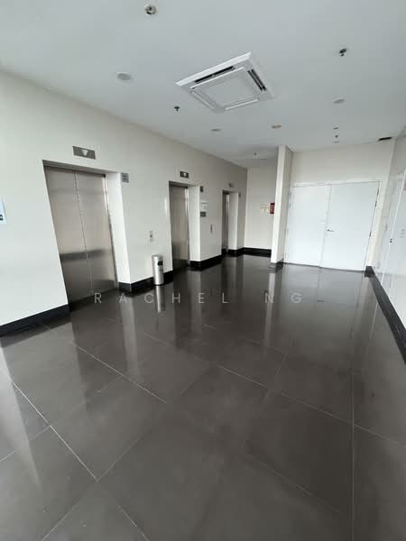 Tradehub 21, 8 Boon Lay Way, 1,647 sqft, Light Industrial (B1) For Rent, by Rachel ng, 500082711 - CommercialGuru.com.sg