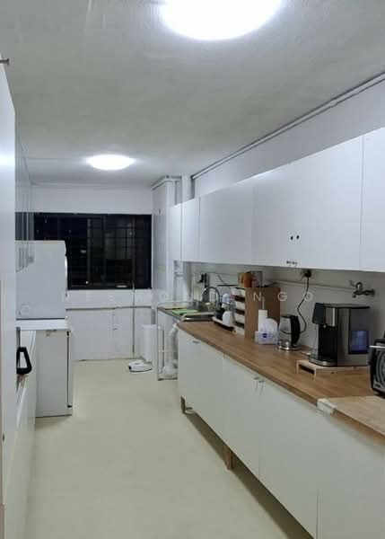 257 Yishun Ring Road HDB Flat For Sale at S$ 649,000 | PropertyGuru Singapore - Kitchen